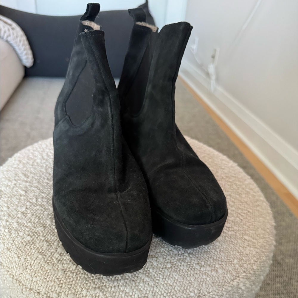 KMB Black Suede Chelsea Heel Boots - Picture 2 of 4